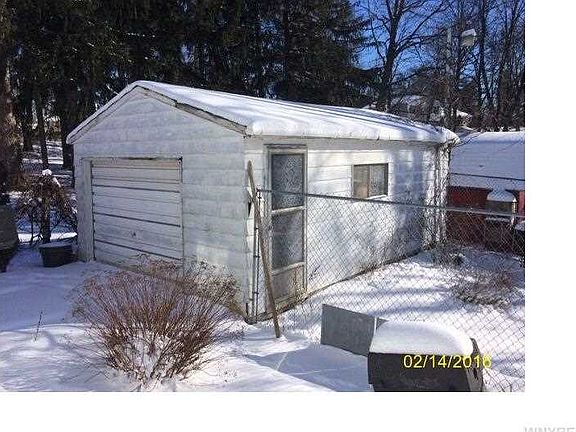 2nd image of 4689 Clark St