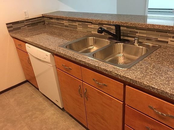 5th image of 1271 Poplar Ave APT 204