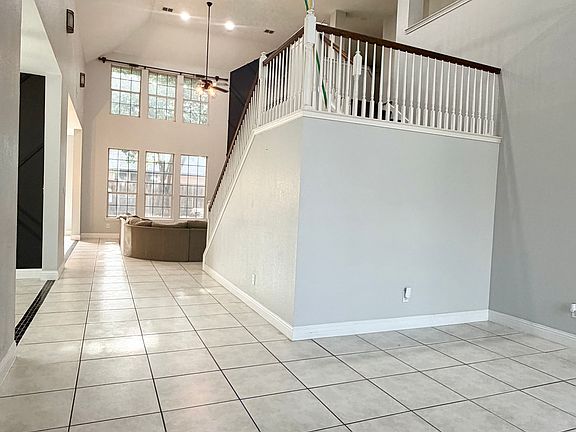 3rd image of 3527 Tamarack Dr
