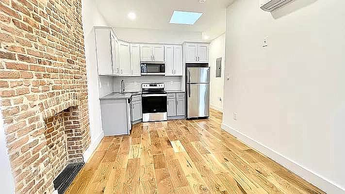 1st image of 1101 Putnam Ave #2
