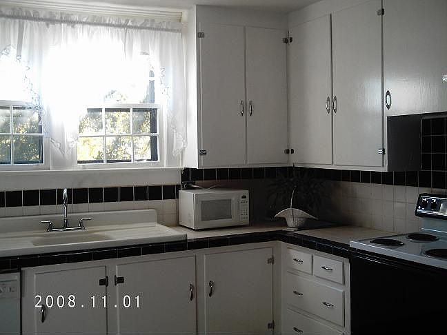 2nd image of 105 W Alabama Ave