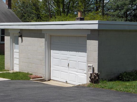 Garage/Workshop