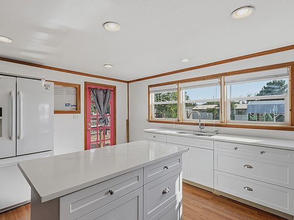 4th image of 705 N 2nd St