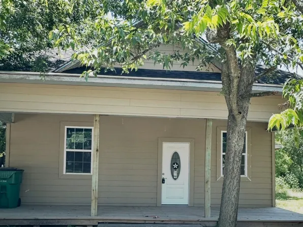 404 Ross Ave, Mart, TX 76664