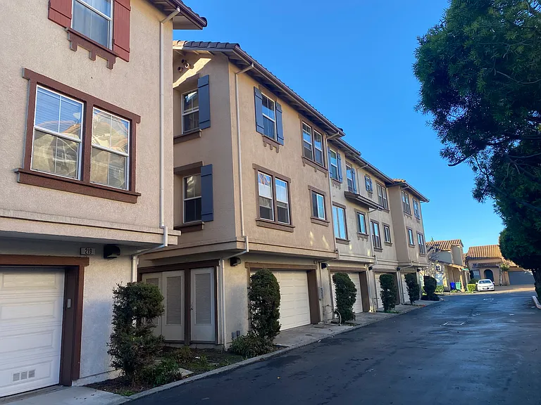 217 Santa Barbara St — Photo 9