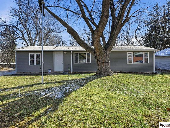 2nd image of 1922 Donald St