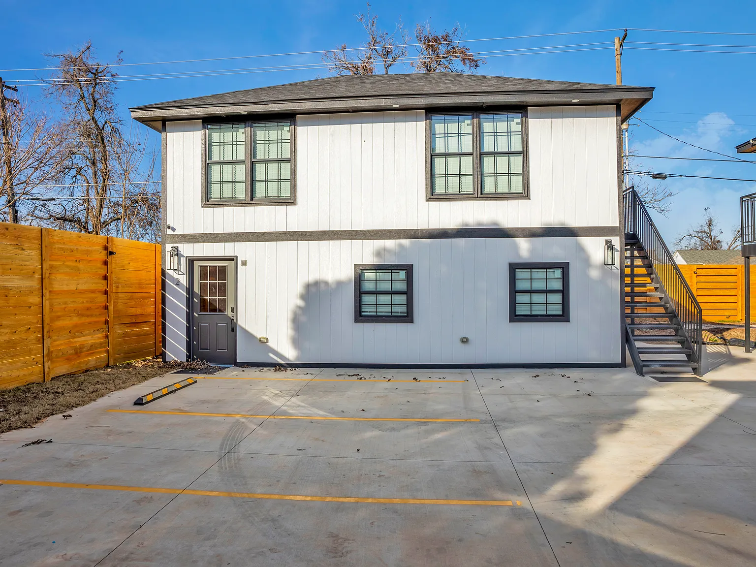 2 bed, 900 sqft, $1,600 — Photo 1