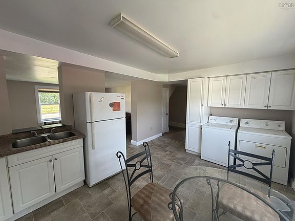4th image of 272 King Edward St