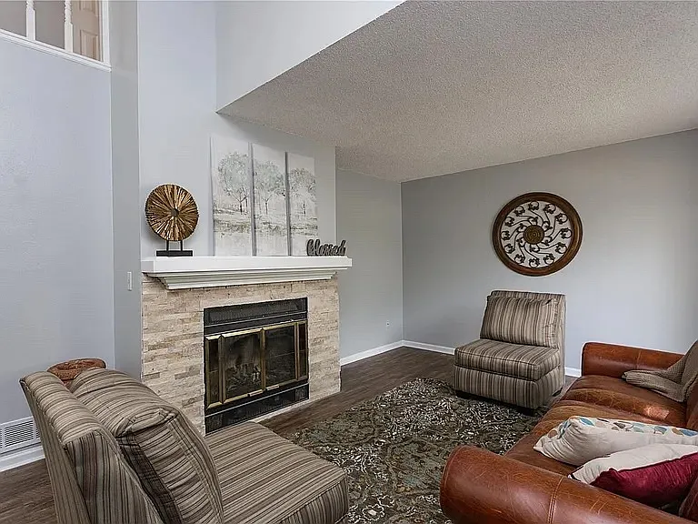 2 bed, 1.5 bath, 1259 sqft, $2,600 — Photo 2
