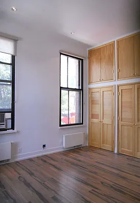 Rented by Manhattan Property Group | media 36