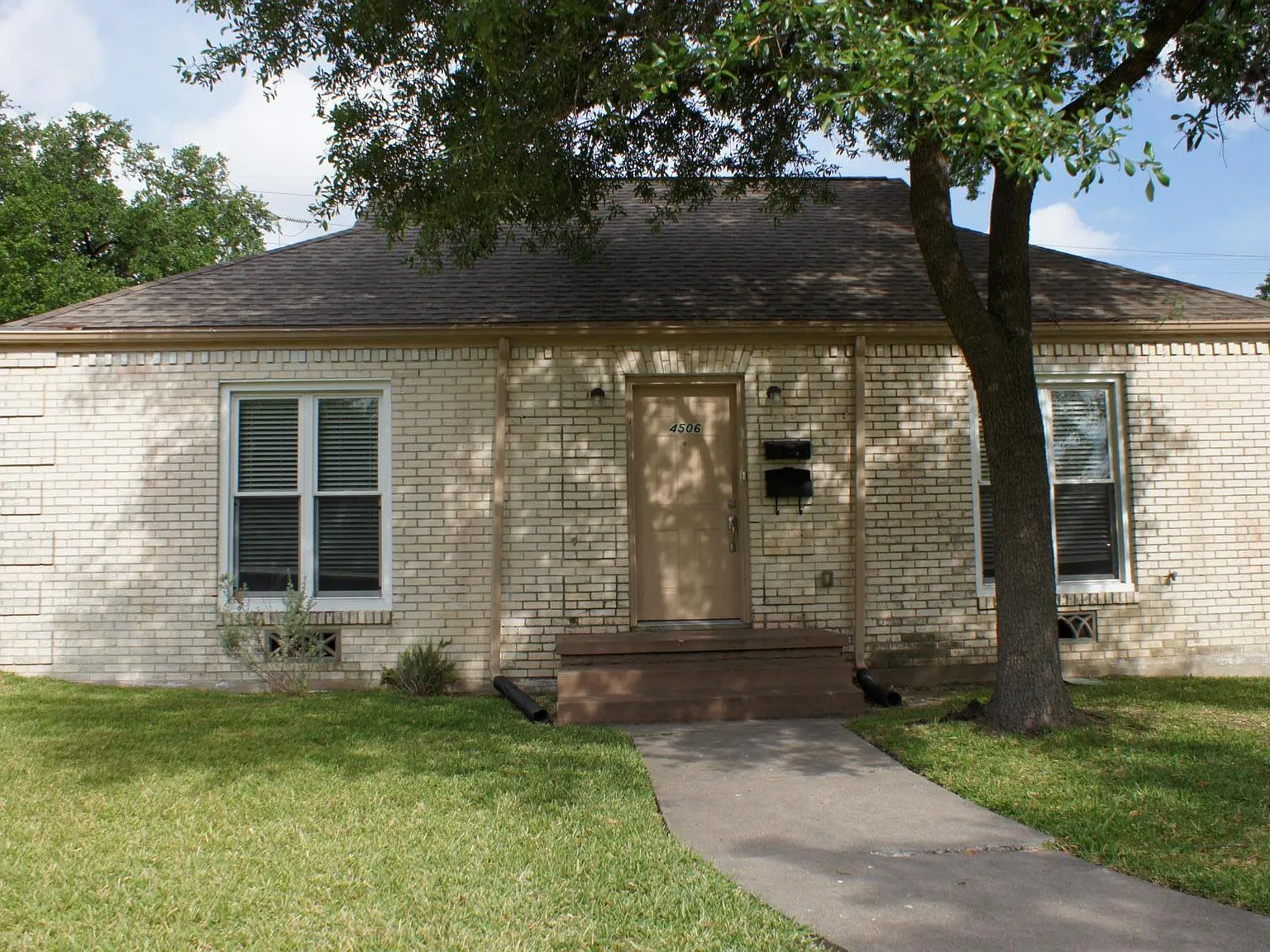 3 bed, 1428 sqft, $1,900 — Photo 2