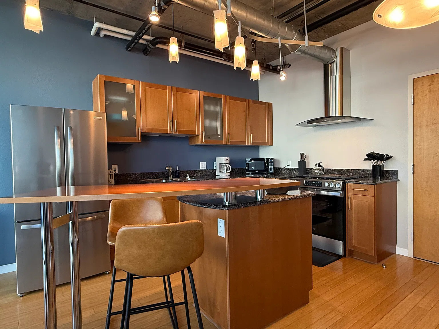 Studio, 593 sqft, $1,975 — Photo 2