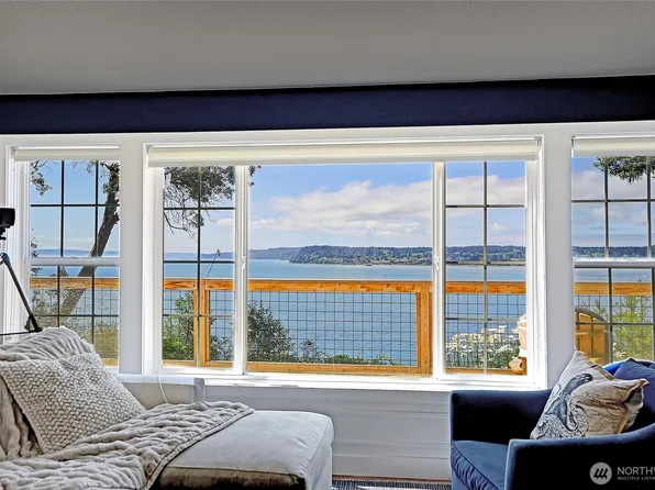2076 Gull Way, Camano Island, WA 98282