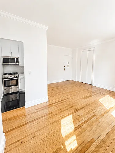 112 W 72nd St #12E Photo 1