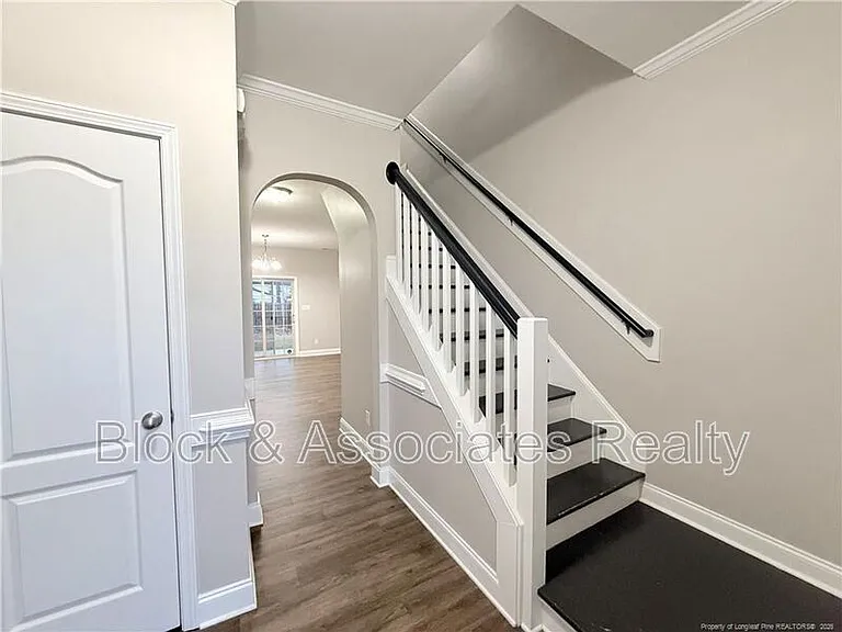 471 Century Dr — Photo 2