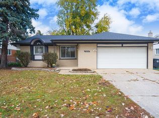 36024 Schoolcraft Rd, Livonia, MI 48150