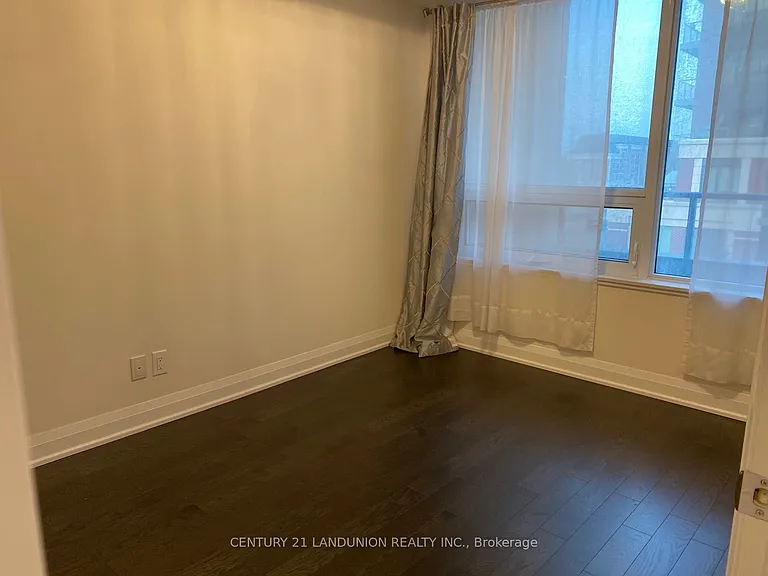 28 Uptown Dr #323 — Photo 11