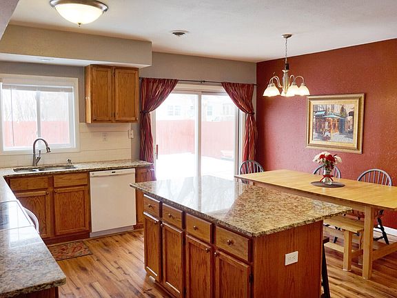 Large Eat-In Kitchen