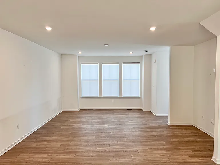 310 Andrew Ct — Photo 21