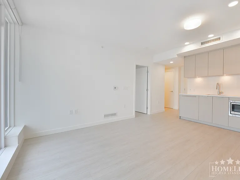 13675 107a Ave #812 — Photo 10