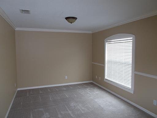 3rd image of 4085 Lake Bluff Dr