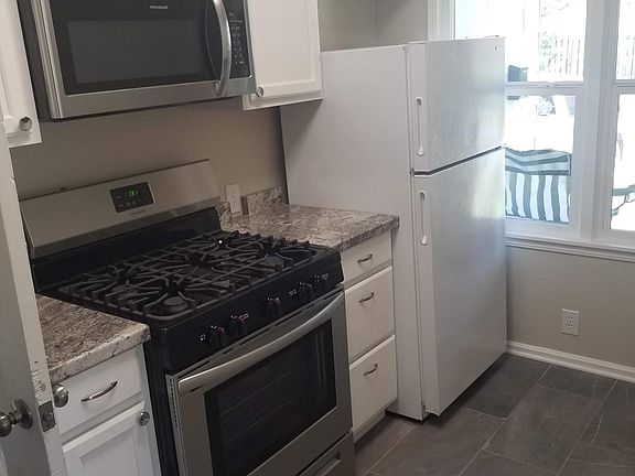 4th image of 102 S Redwood Dr