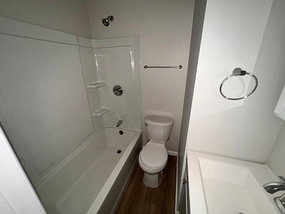 4th image of 6404 Dewey Ave APT 1