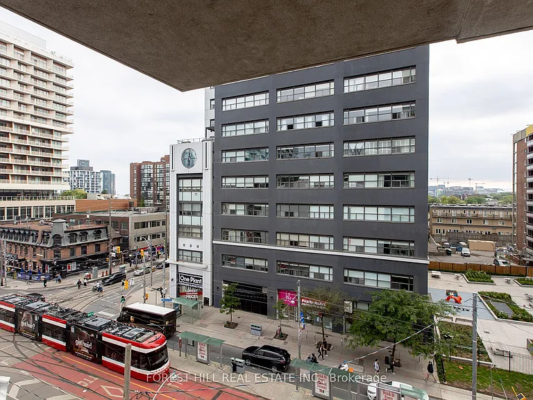 95 Bathurst St #522 — Photo 25
