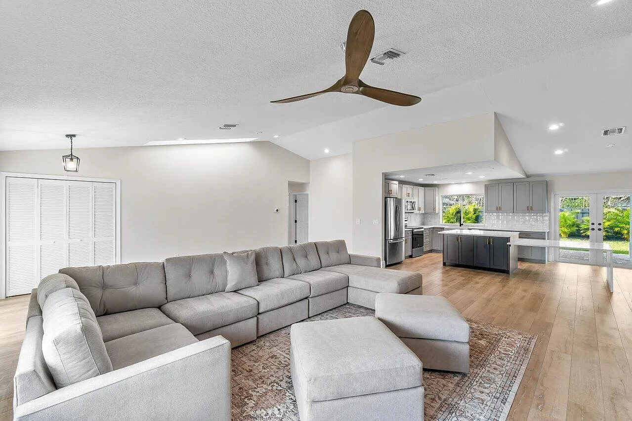 4 bed, 2.0 bath, 1874 sqft, $4,500 — Photo 4