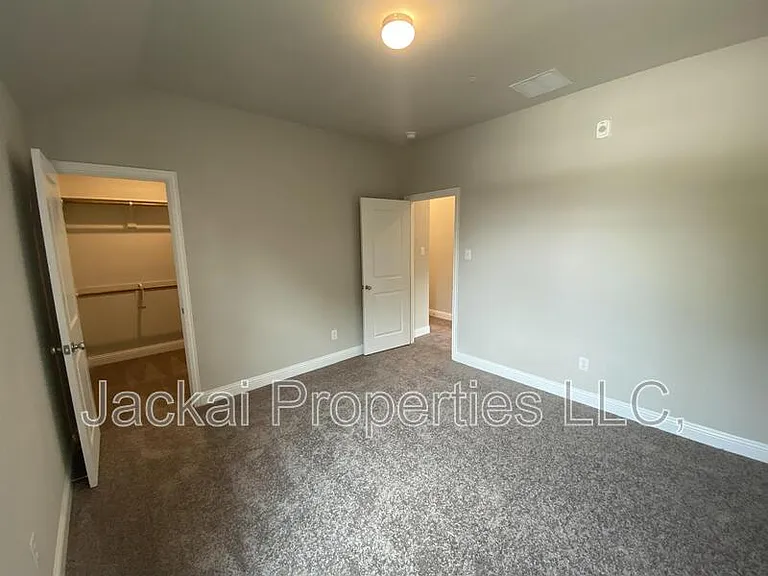 801 Ponds Edge Ln — Photo 22