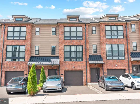 8 Sienna Pl, Feasterville, PA 19053