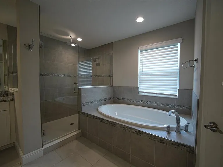 5450 Wayfarer Ave — Photo 14
