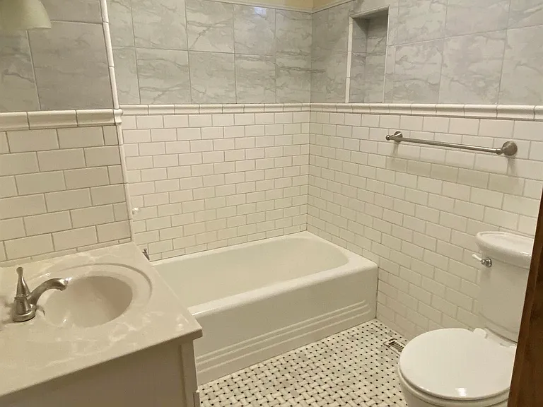 130 E North St #1 — Photo 5
