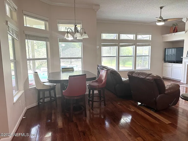 1932 Lyndhurst Dr — Photo 6