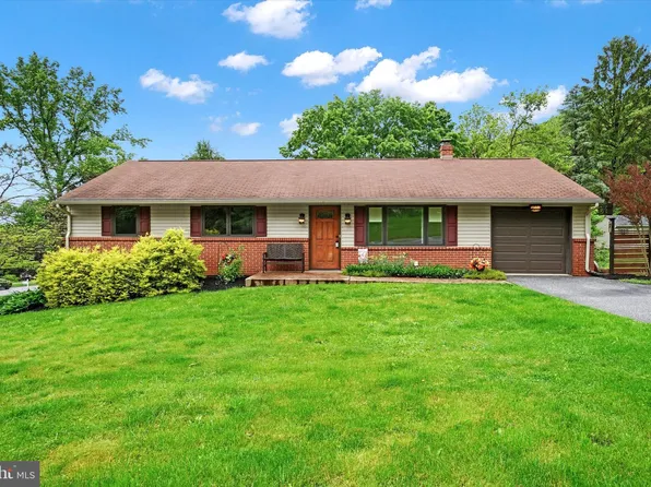 227 W Forrest Ave, Shrewsbury, PA 17361