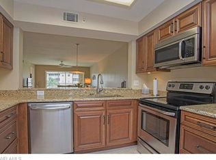 9650 Victoria Ln #B-202, Naples, FL 34109