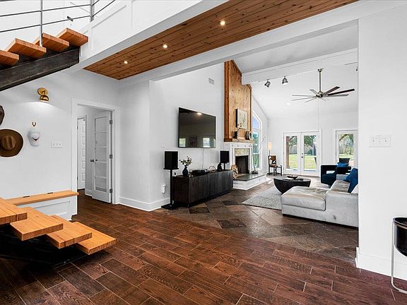 2nd image of 14519 Fitzhugh Rd