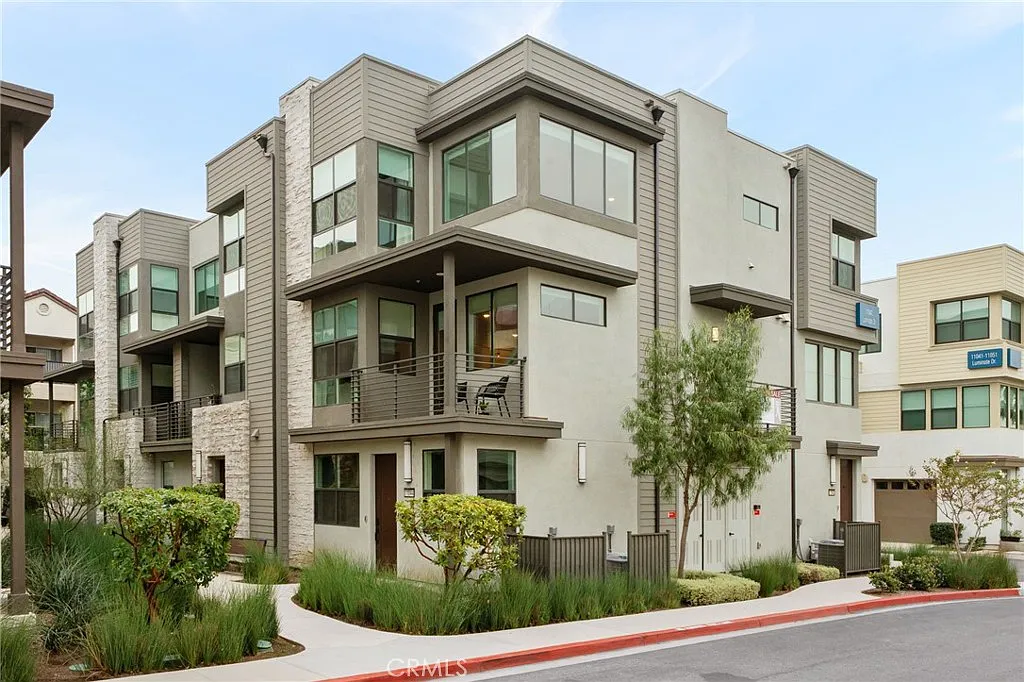 3 bed, 4.0 bath, 1467 sqft, $3,500 — Photo 1