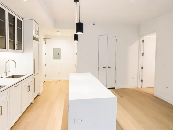 115 East 55th Street image 4 of 17