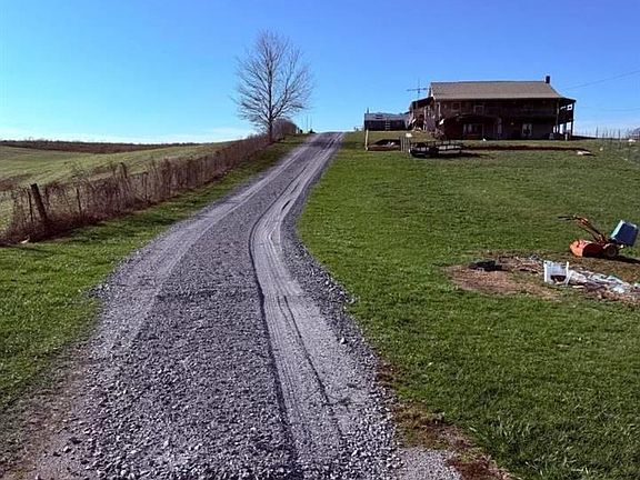 3rd image of 590 Eve Rd