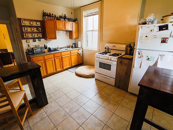 2nd image of 4424 Oakland Ave #2E
