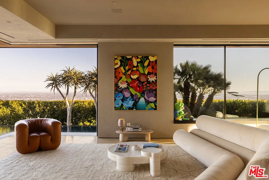 4 bed, 5.0 bath, 5000 sqft, $75,000 — Photo 4