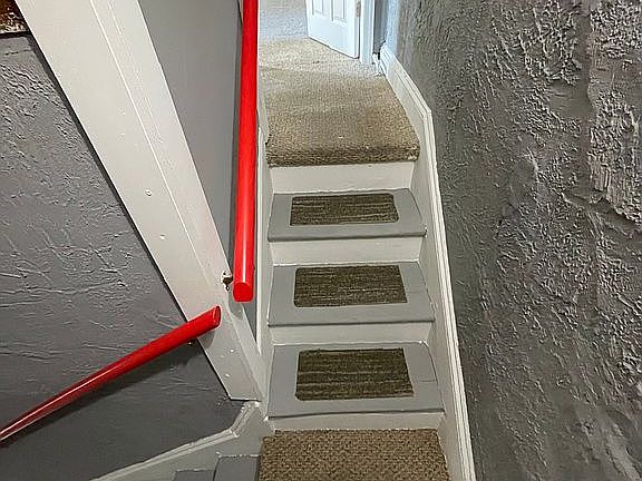 3rd image of 9 Sitgreaves St