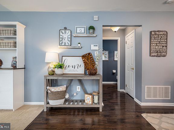 4th image of 80 Cypress Pl