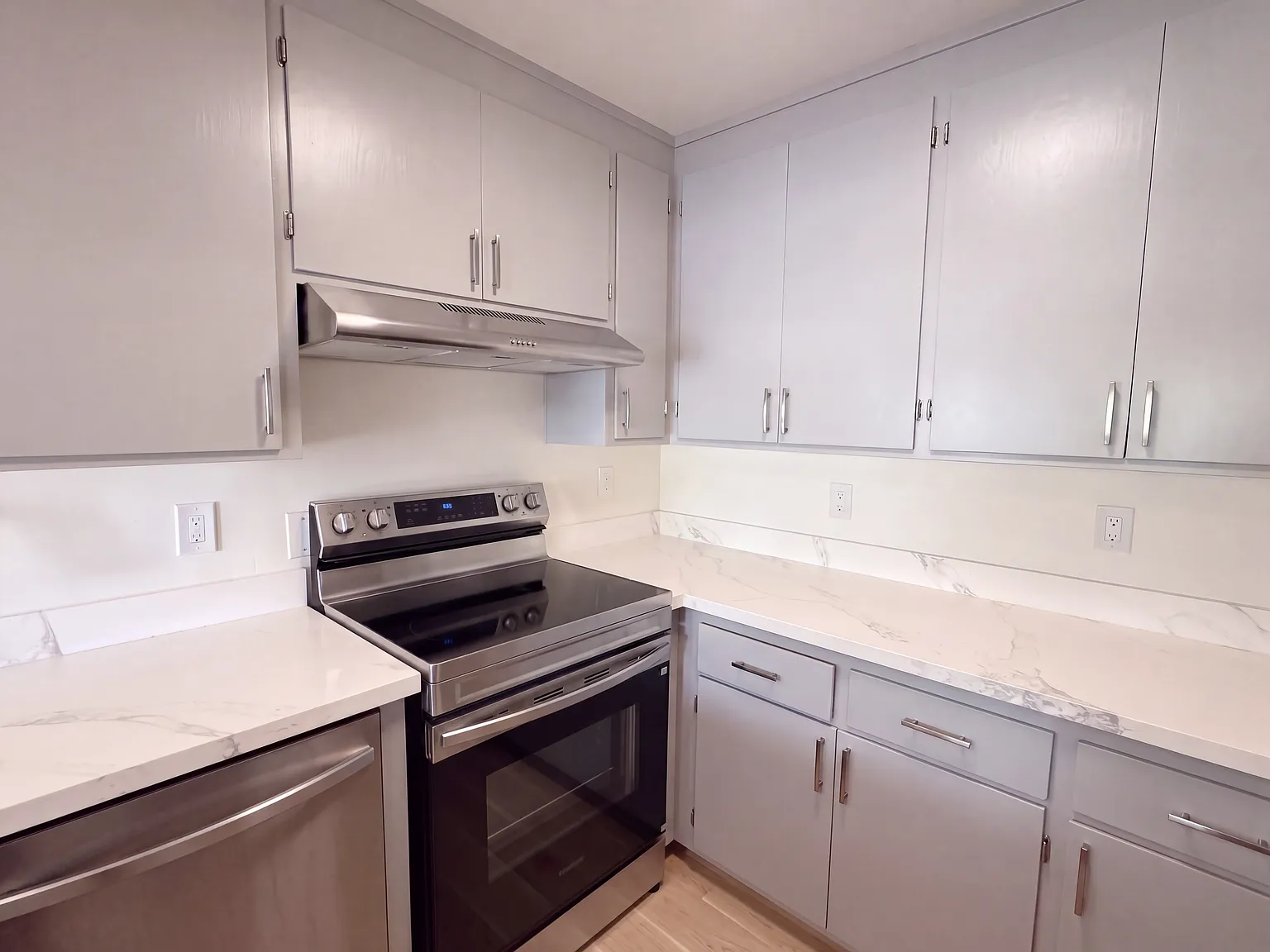 2 bed, 1075 sqft, $4,195 — Photo 1