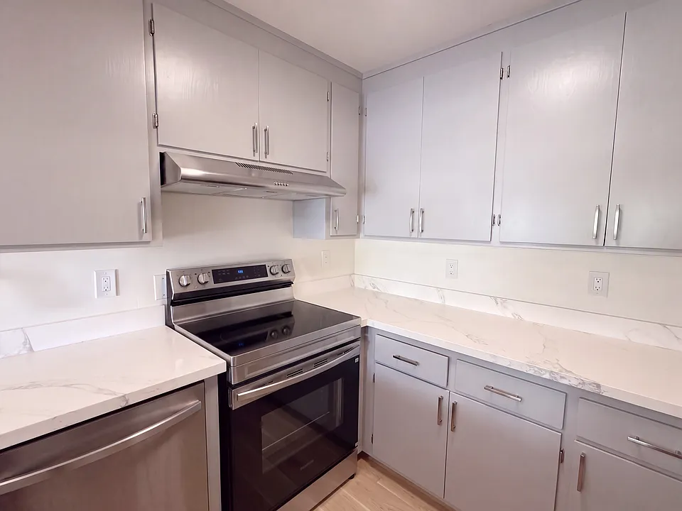 225 Catalpa St #206