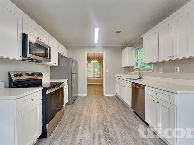 515 Westbridge Dr — Photo 6