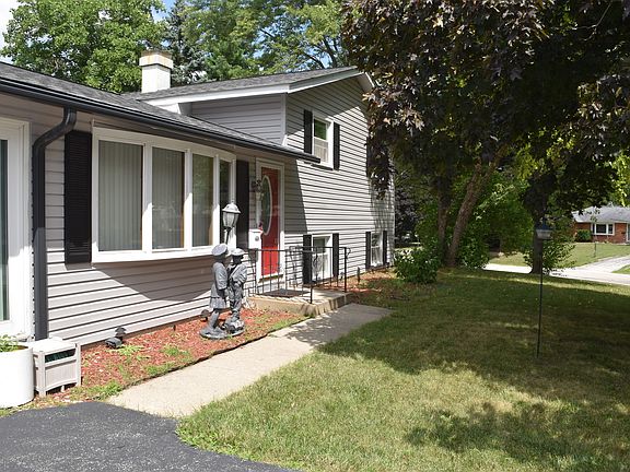 3rd image of 250 Oakwood Dr