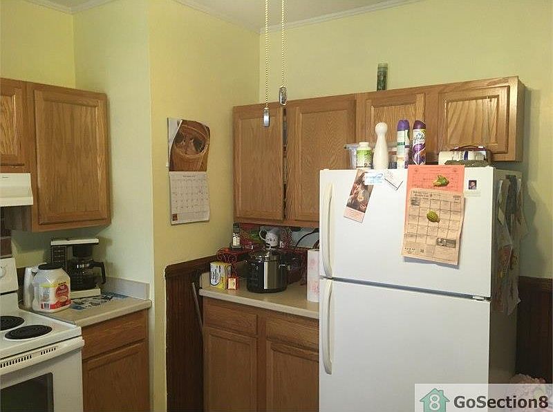 2nd image of 170 Maple St