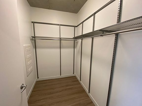 4th image of 944 W Huron St #709